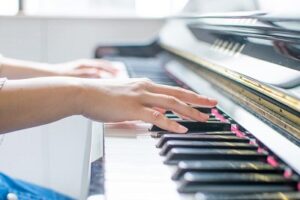 【画像】12歳で米音大に合格した天才ピアニスト、発見される