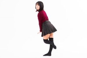 【悲報】ネット民「音が鳴った方を向くのはダサい！！」