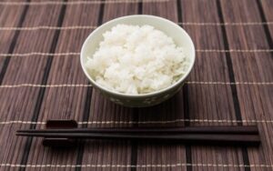 宮沢賢治「一日に米4合と少しの肉と野菜を食べ」←これ食いすぎじゃね